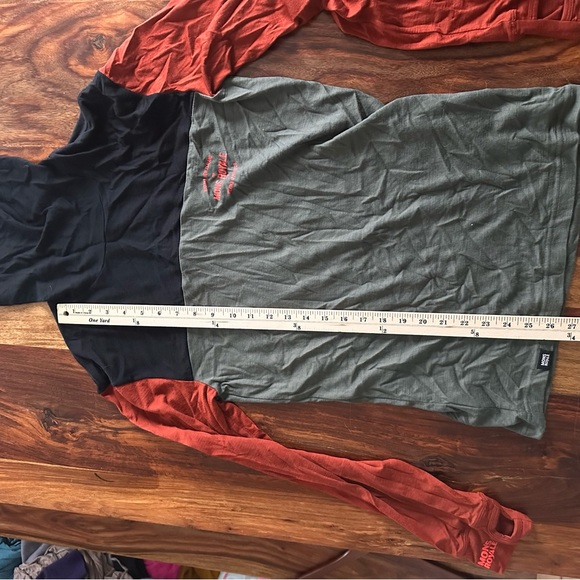 Mons Royale Yotei Powder Hood - Long Sleeve - Black - Large Marino wool Small - Picture 11 of 13